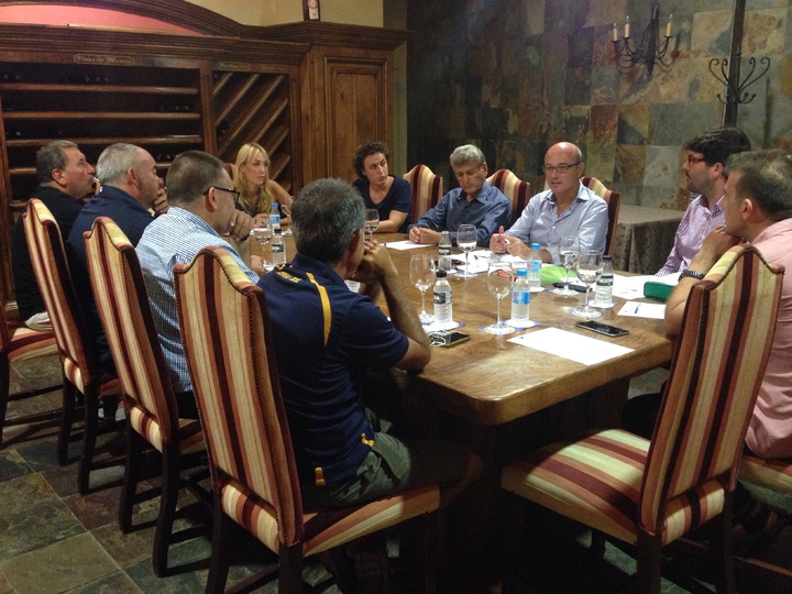 Hernández se reúne con empresarios turísticos de Águilas (2)