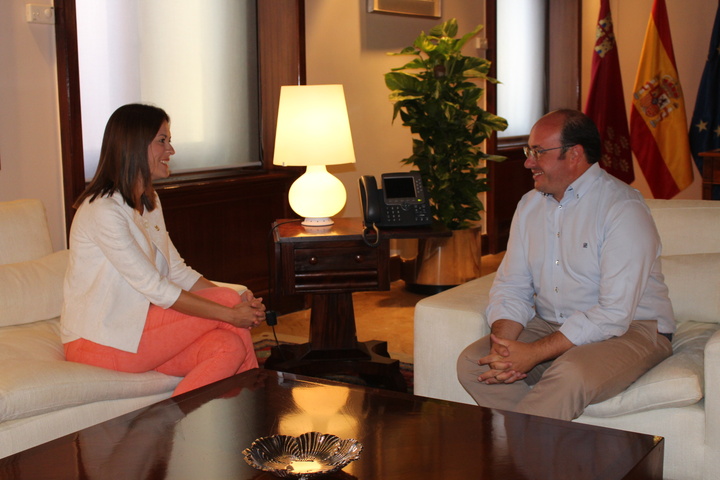 El presidente de la Comunidad se reúne con la alcaldesa de Águilas