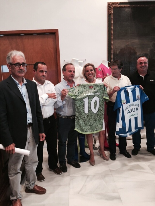 Martínez-Cachá participó hoy en la presentación de la nueva equipación de La Hoya Lorca CF