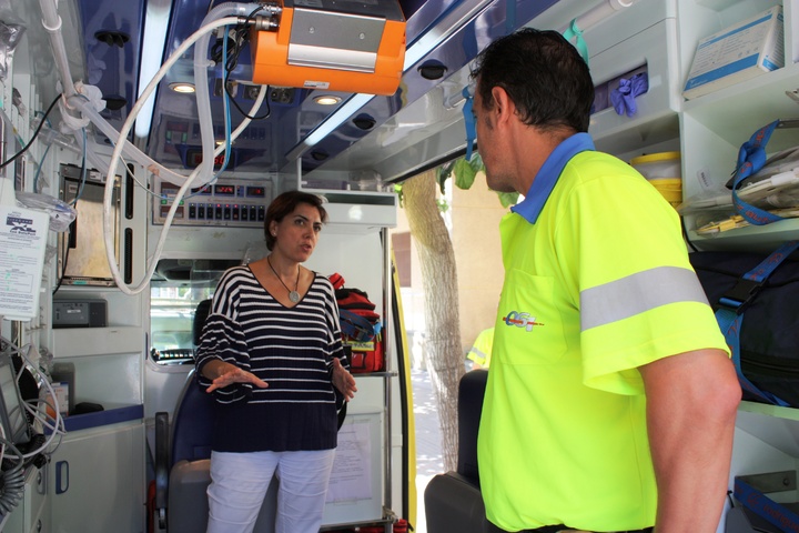La consejera de Sanidad, Encarna Guillén, conoce la nueva Ambulancia de Soporte Vital Avanzado de la Gerencia de Emergencias y Urgencias Sanitarias 061 de la Región de Murcia