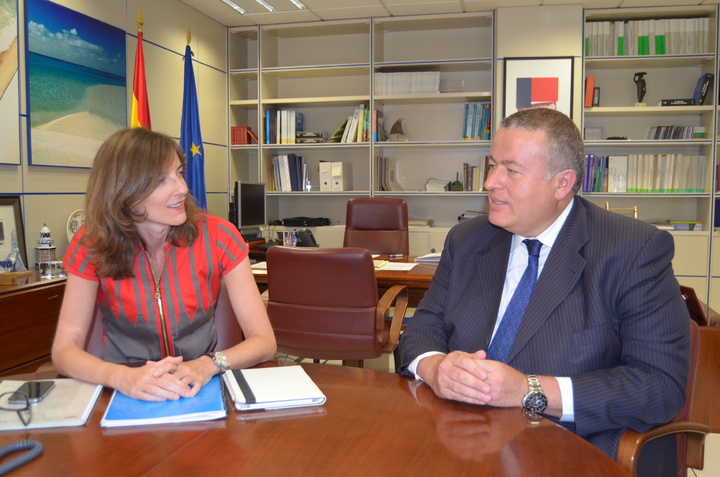 Reunión del consejero Francisco Bernabé y la directora general de Sostenibilidad de la Costa y del Mar