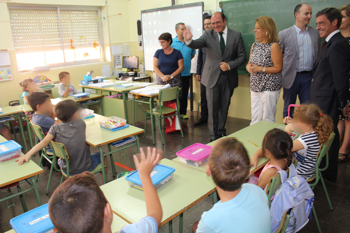 El presidente visita el Colegio de Enseñanza de Infantil y Primaria Jacinto Benavente (4)