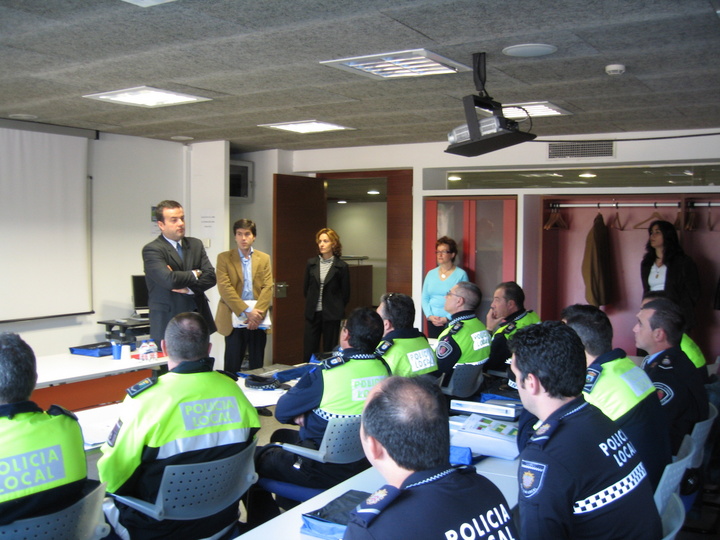 El Director General Administración Local y relaciones Institucionales, Javier Iniesta, inaugura curso Policía Local