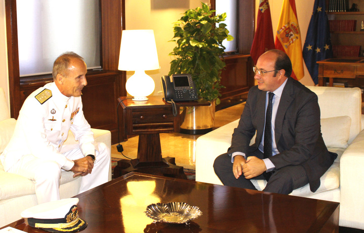 El presidente de la Comunidad recibe al almirante jefe del Arsenal Militar de Cartagena