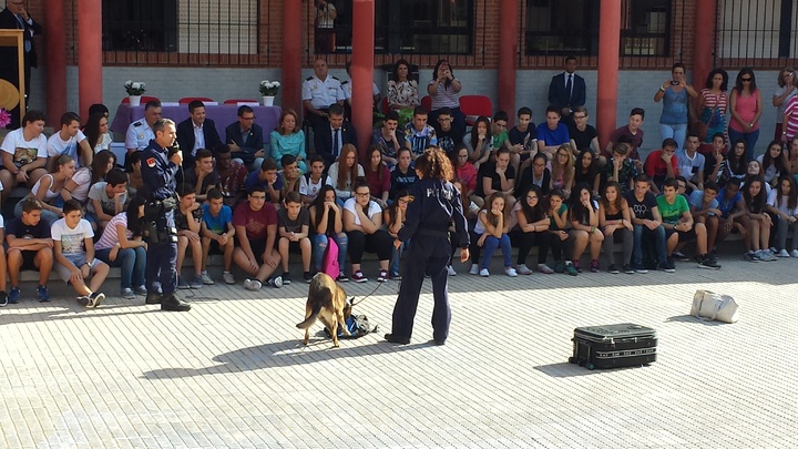 La Policía Nacional ha realizado una exhibición en el centro