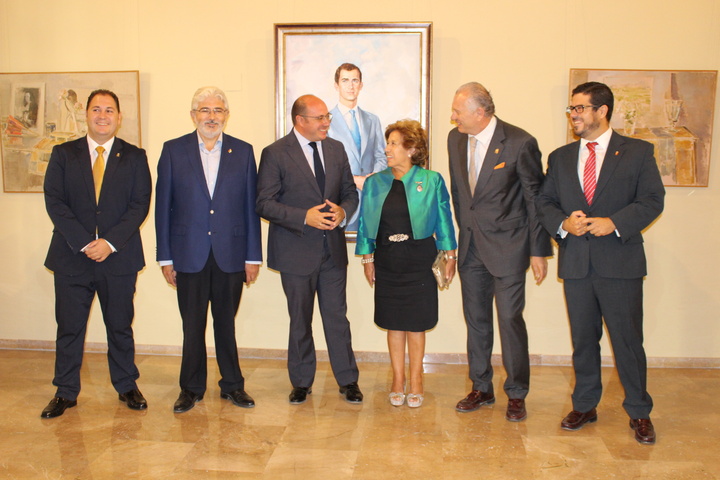 El jefe del Ejecutivo regional recibe a representantes del Paso Blanco de Lorca (3)