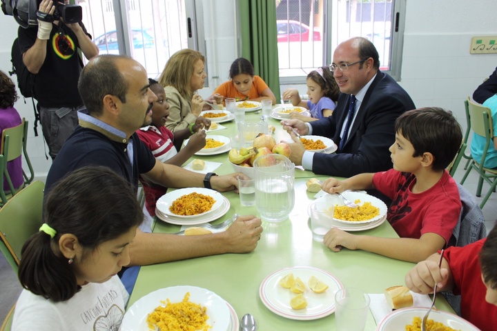 Visita al comedor del colegio Pedro Pérez Abadía' (1)