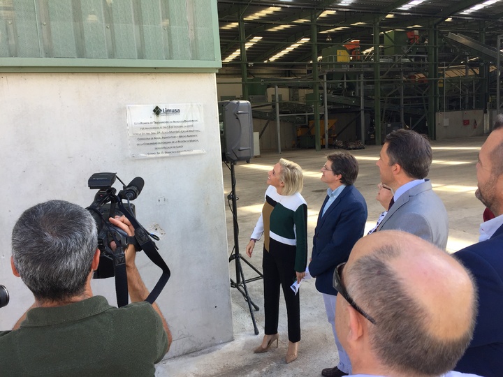 Adela Martínez-Cachá inaugura la planta de tratamiento de residuos domésticos de Lorca