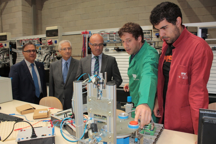 El consejero de Desarrollo Económico, Turimo y Empleo visita el centro de Formación de la FREMM