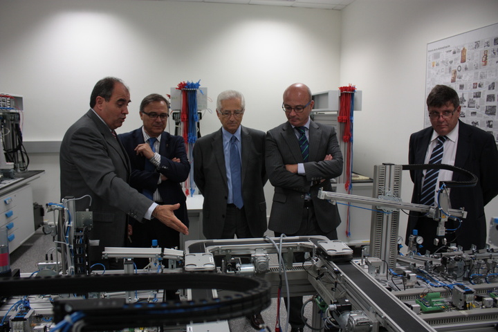 El consejero de Desarrollo Económico, Turimo y Empleo visita el centro de Formación de la FREMM (2)