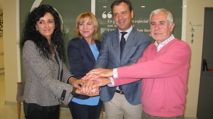 La consejera de Familia e Igualdad de Oportunidades, Violante Tomás, en la visita realizada hoy al Centro de Día de AMPY 1 de 2