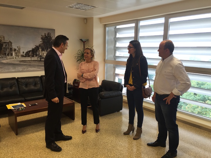 La consejera Martínez-Cachá se reúne con el alcalde de Alhama de Murcia, Diego Conesa