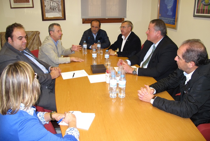 El consejero de Fomento se reúne con el pleno corporativo de la Cámara Oficial de Comercio e Industria de Lorca