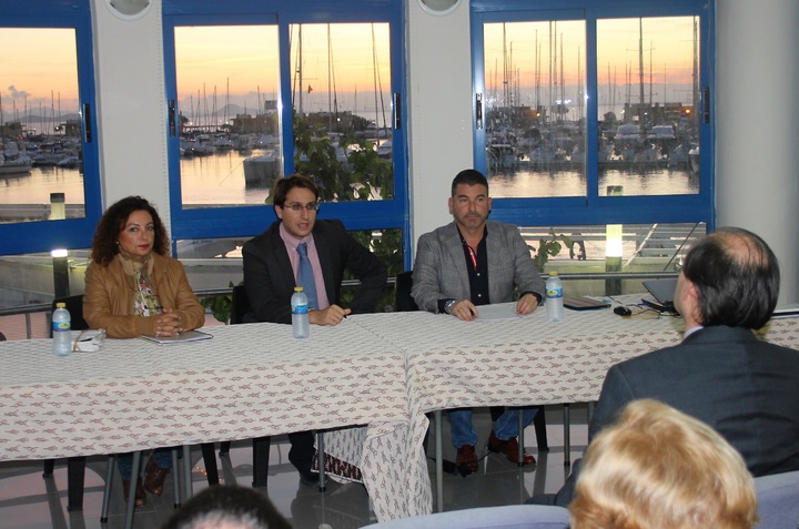 Reunión con los agentes sociales de La Manga del Mar Menor para abordar los retos de la laguna