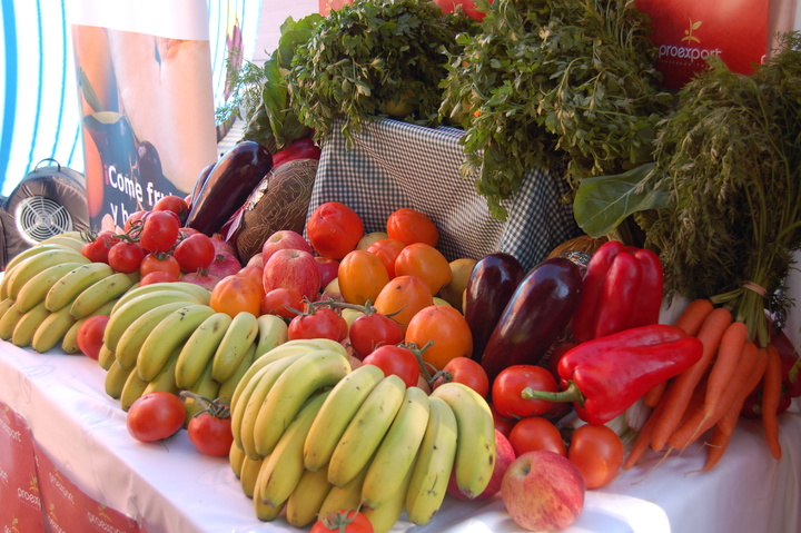 Comunidad y Proexport llevan a los colegios la 'Frutoteca' para concienciar a los alumnos de la importancia de comer fruta y verdura / 2