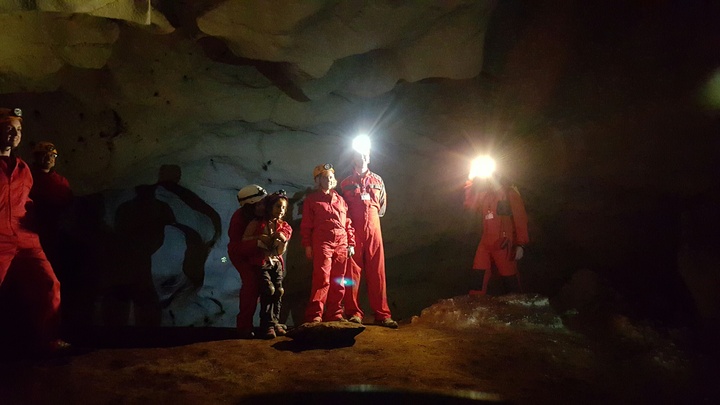 Visita a la Cueva del Puerto y presentación de material de promoción (1)