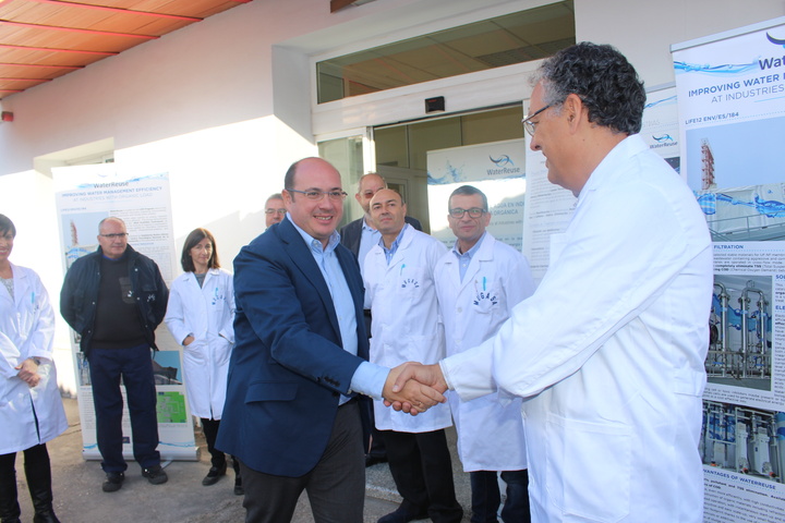 El presidente de la Comunidad visita a la empresa Destilerías Muñoz Gálvez. IV