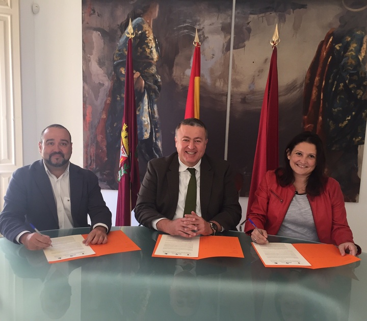 Firma del convenio para el impulso del buceo