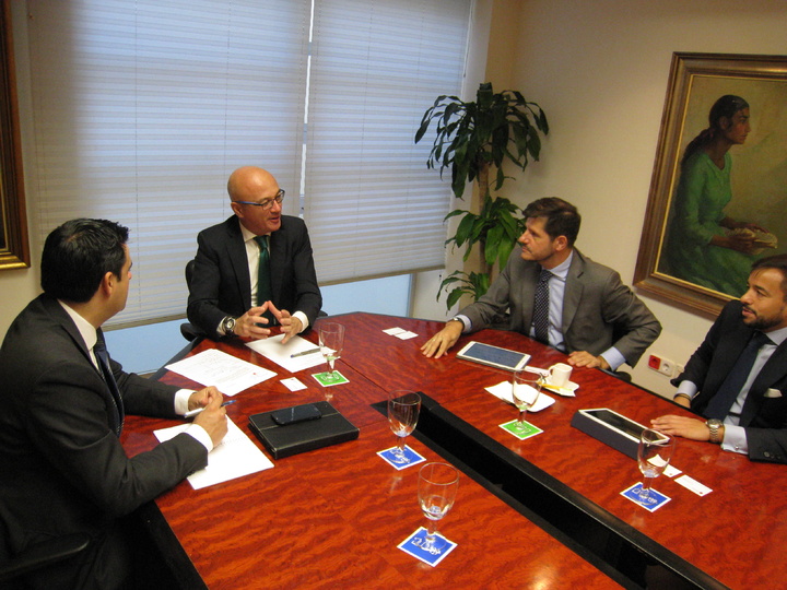 Reunión del consejero Juan Hernández con el director de Relaciones Institucionales de Randstad España