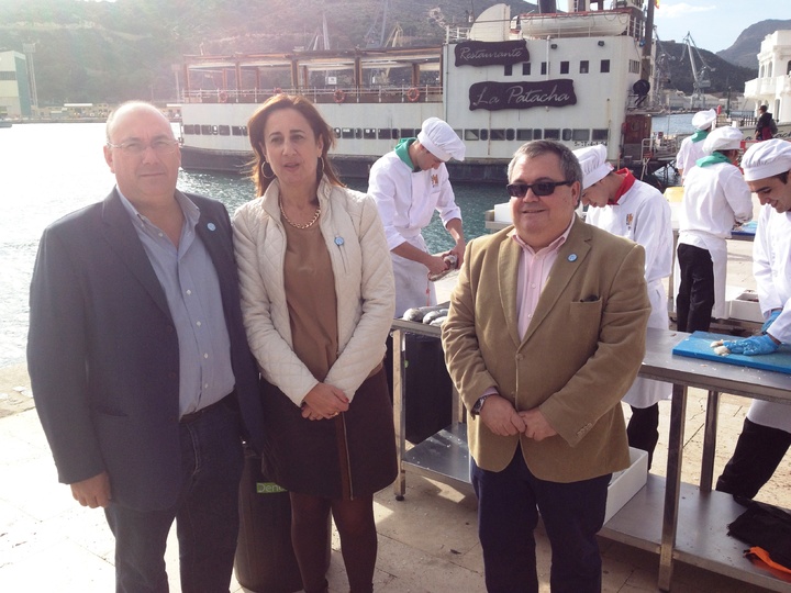 La directora general Carmen Teodora Morales participa en las actividades promocionales organizadas en Cartagena con motivo del Día de la Acuicultura
