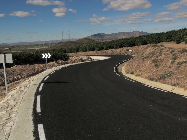 Reparación del firme en la carretera RM-D24