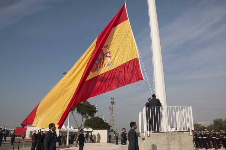 Acto de izado de la bandera española organizado por FROET (2)