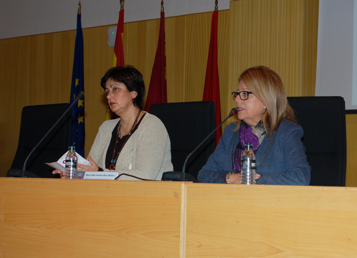 250 profesores participan en el I Congreso de centros bilingües de la Región de Murcia / 1