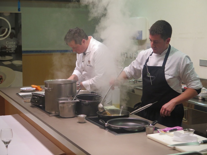 Jornada 'Entre cocineros' en el Centro de Cualificación Turística (CCT), con el chef Kiko Moya (1)