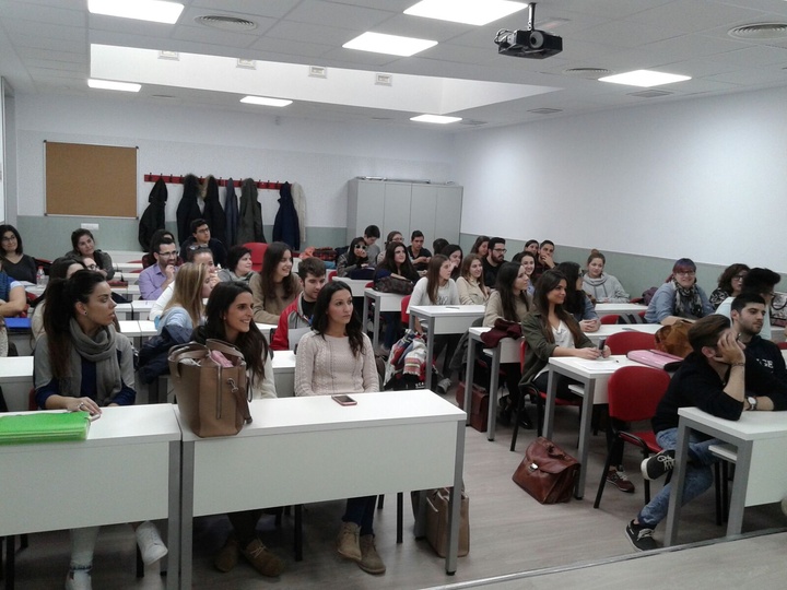 Los alumnos de la Escuela de Enfermería de Cartagena inician sus clases en las instalaciones del Rosell