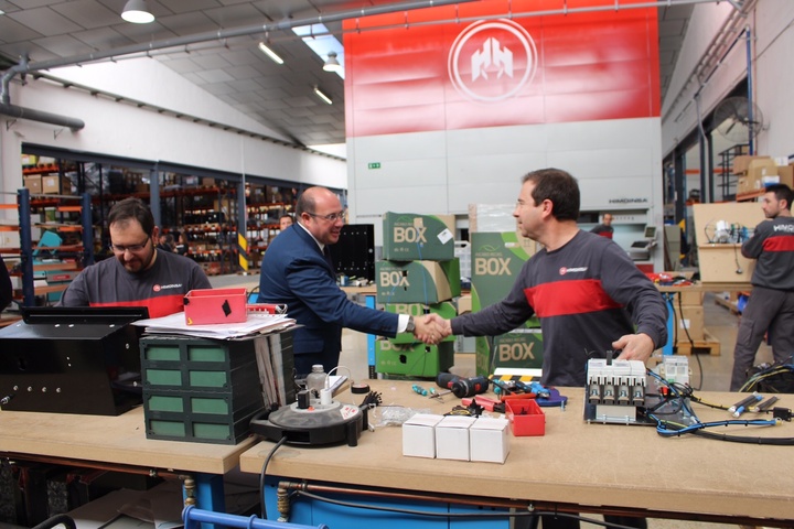 El presidente de la Comunidad visita la empresa Himoinsa (II)