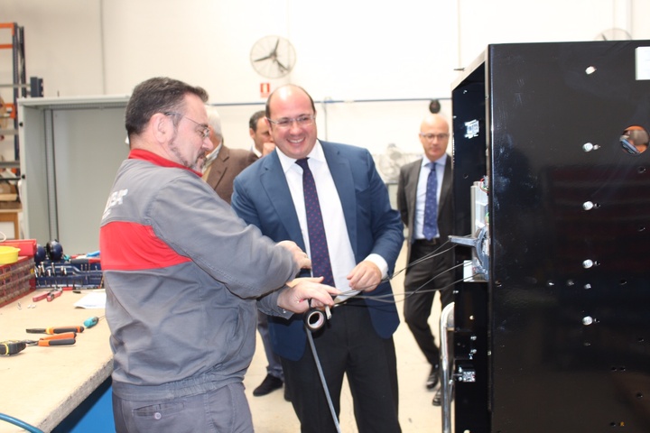 El presidente de la Comunidad visita la empresa Himoinsa (III)