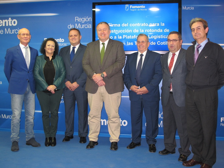 Firma del contrato para la construcción de la rotonda en Las Torres de Cotillas