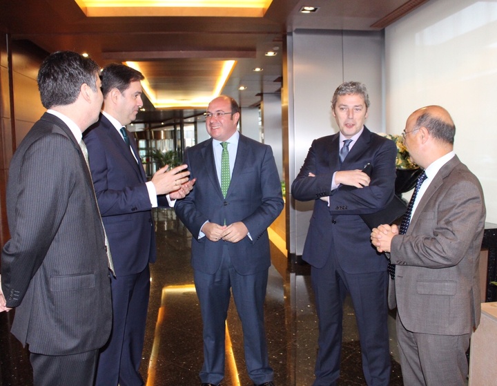 El presidente asiste al foro de debate sobre 'Cooperativismo como eje vertebrador de la economía social en España y Europa'. III