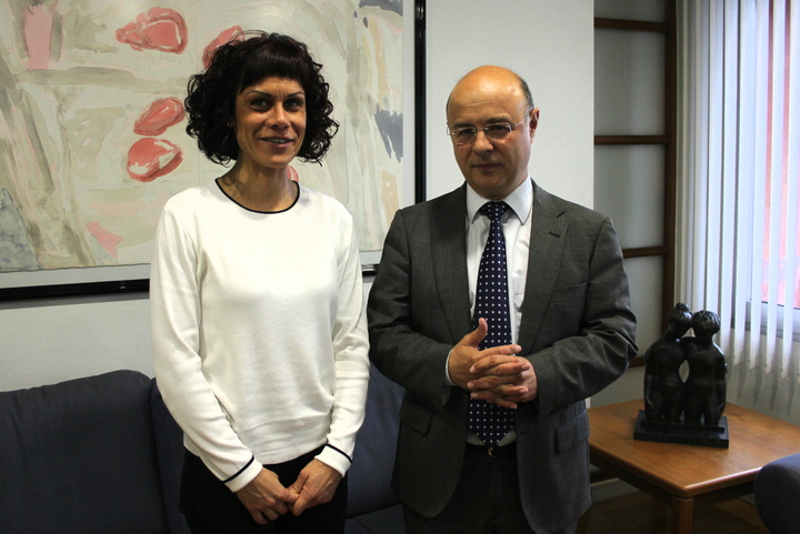 Entrevista del consejero de Hacienda, Andrés Carrillo, con la alcaldesa de Beniel
