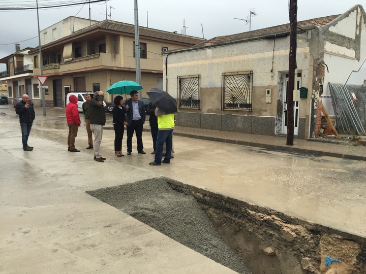 El director general del Agua y la alcaldesa de Beniel visitan la obra del colector