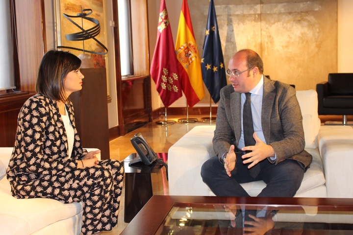 El presidente de la Comunidad se reúne con la alcaldesa de Santomera