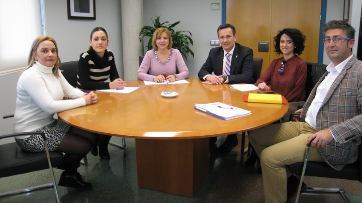 Familia reforzará la atención psicológica que presta a las mujeres víctimas de violencia de género en Alhama de Murcia