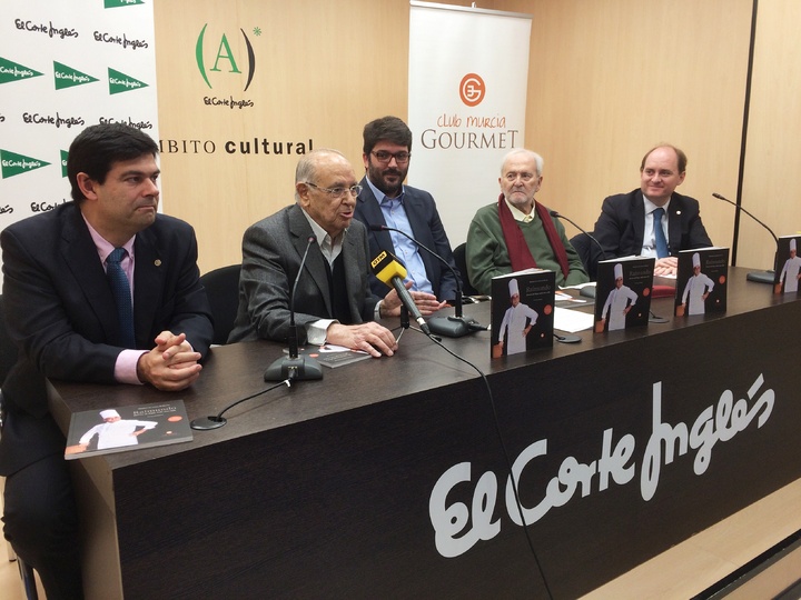 Presentación de la biografía del chef Raimundo González Frutos
