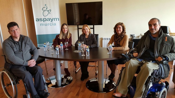 Visita de la consejera de Familia e Igualdad de Oportunidades, Violante Tomás, al centro de día de ASPAYM, Asociación nacional de Lesionados Medulares y Grandes Discapacitados Físicos