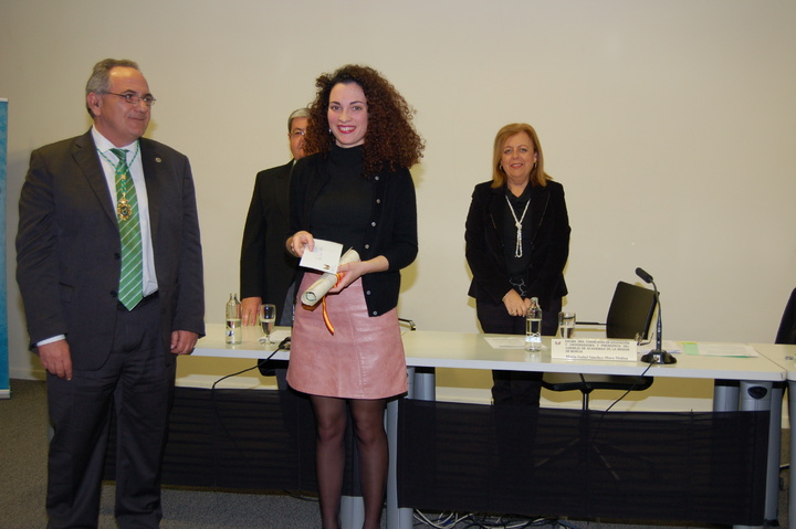 la consejera entrega los dos premios de la Academia .II