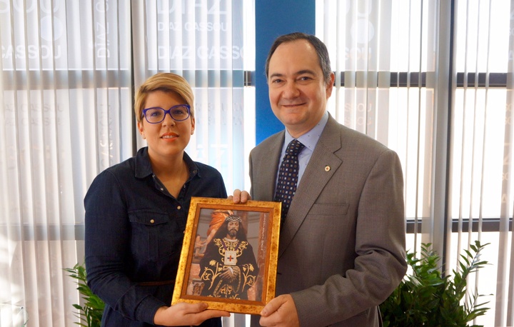 La consejera de Cultura recibe al hermano mayor de la Hermandad del Rescate de Murcia