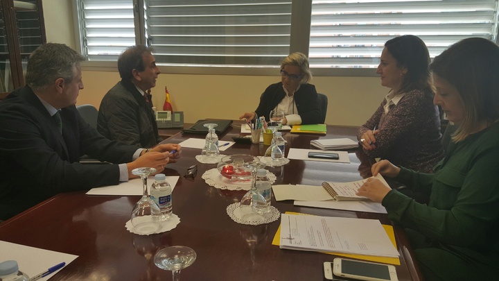 Reunión de la consejera Adela Martínez-Cachá con representantes de APICOSE, Asociación de Fabricantes de Piensos Compuestos del Sureste de España