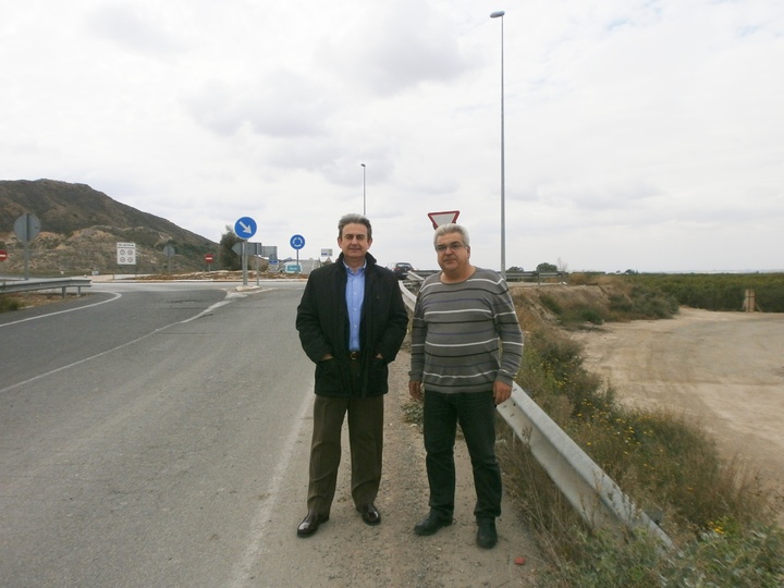 El director general de Carreteras visita con el alcalde pedáneo de Zeneta la carretera RM-F16