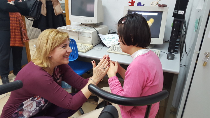La consejera de Familia e Igualdad de Oportunidades, Violante Tomás, ha visitado hoy el Centro de Día de la Fundación AFIM, Ayuda Formación e Integración del Minusválido