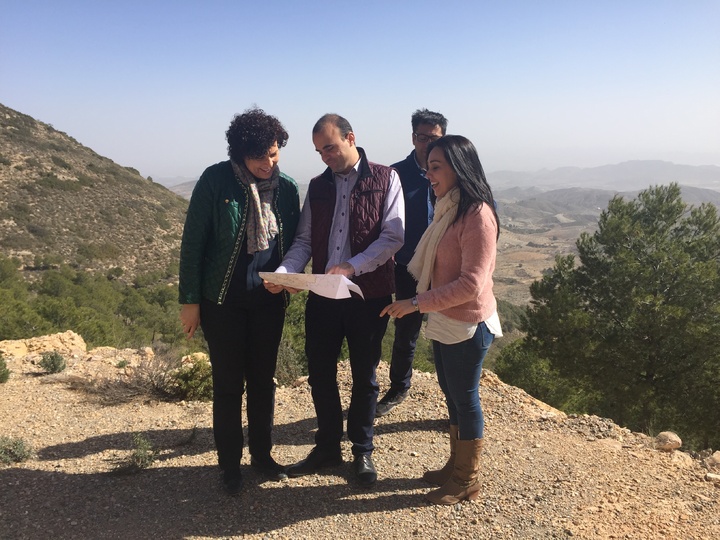 Federico García visita caminos rurales y el observatorio Cabezo de la Jara en Puerto Lumbreras