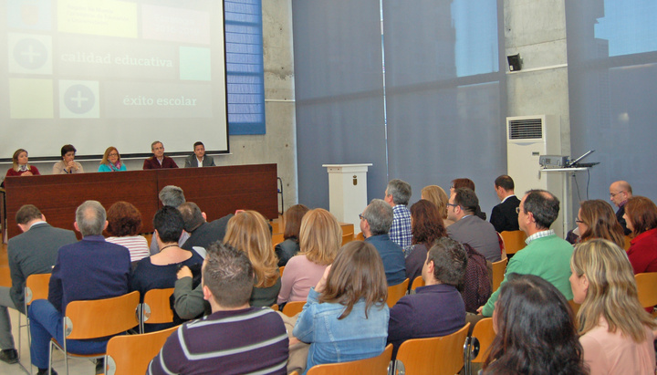La Consejería marca sus principales líneas de actuación con equipo directivo y técnicos docentes