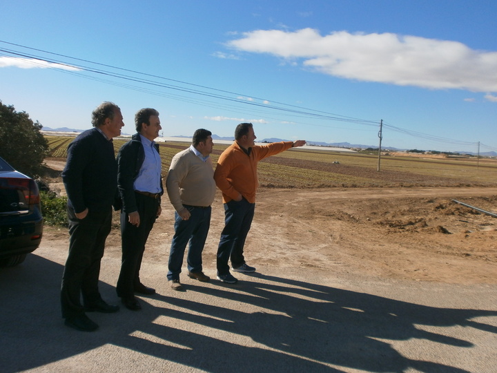El director general de Carreteras analiza con el alcalde pedáneo de Jerónimo y Avileses la ejecución de mejoras en la carretera RM-F20