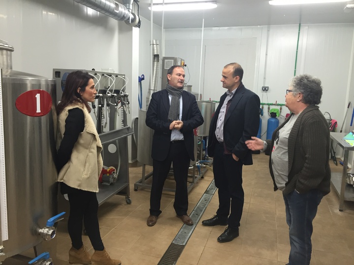 Federico García Izquierdo visita la empresa Cerveza Grana en Lorquí