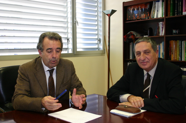 El consejero de Agricultura y Agua, Antonio Cerdá, y el director general del Instituto Español de Oceanografía