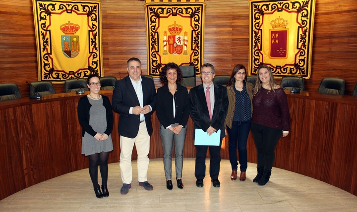Firma del convenio para el desarrollo del proyecto 'Replay' en Beniel (3)